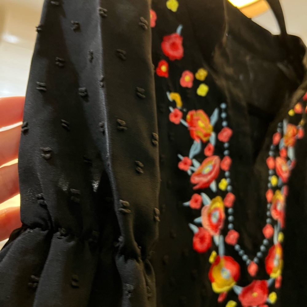 Black, short sleeve embroidered top - Picture 5 of 5